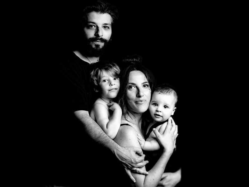 Unique and Elegant Family Portraits in Verona<br />
LabEvents Studio Verona takes family photographs that go beyond the image: they tell of emotions and bonds. Our natural and elegant style captures the spontaneity and joy of every moment together, turning them into timeless works of art. If you are looking for a portrait that can move you every time you look at it, trust us for a unique and unforgettable photographic experience.  