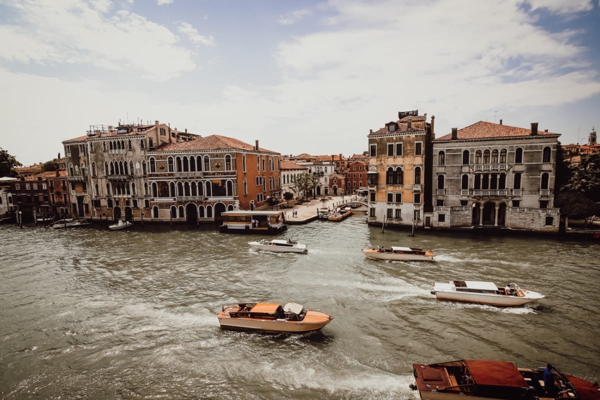 fotografia-e-video-per-matrimoni-a-venezia-magia-nei-dettagli-labevent Fotografo per matrimoni a Venezia: servizi fotografici nell’incanto della laguna