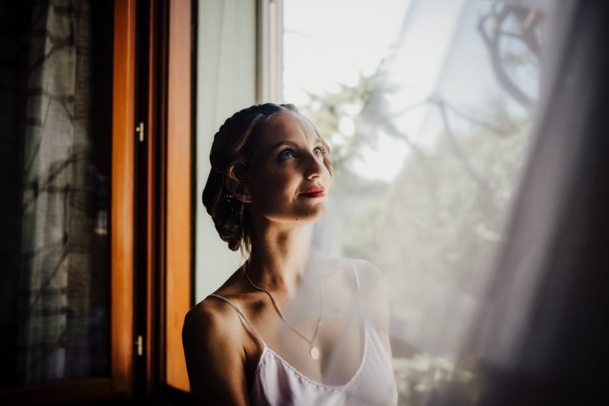 Portraits That Tell Our Story Every face has a story to tell. Our story at Lab Event is made up of authentic and refined portraits, taken in exclusive locations like Venice, that transform your personality into a visual masterpiece. 