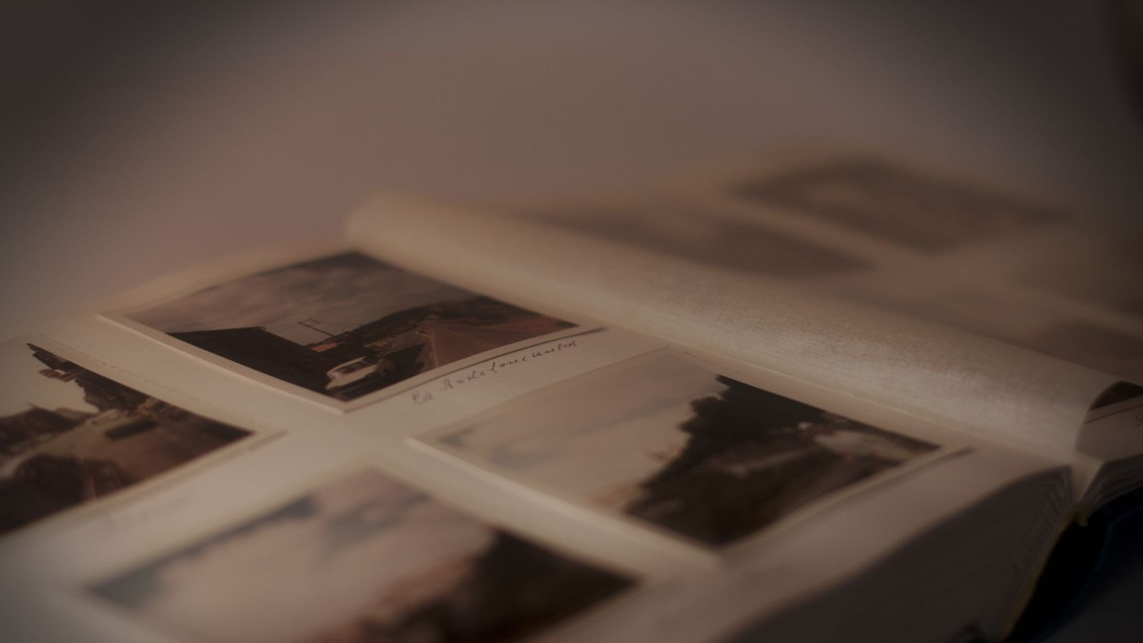 Prestige Photography on Lake Garda Every villa on Lake Garda holds a special story. Lab Event is here to turn it into art. Our story is that of professional photographers who love to capture refined ceremonies, turning every detail into an eternal memory.  