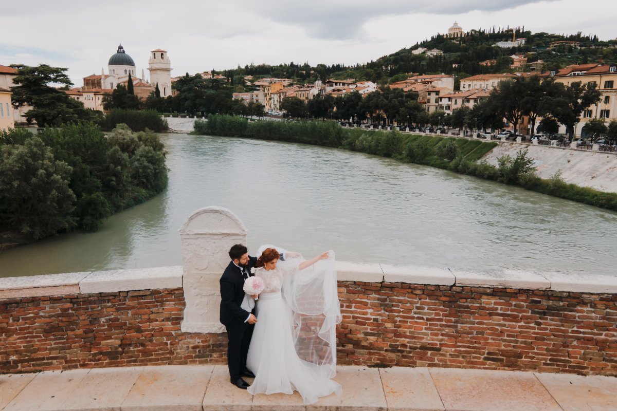 Prestige Photography on Lake Garda Every villa on Lake Garda holds a special story. Lab Event is here to turn it into art. Our story is that of professional photographers who love to capture refined ceremonies, turning every detail into an eternal memory.  